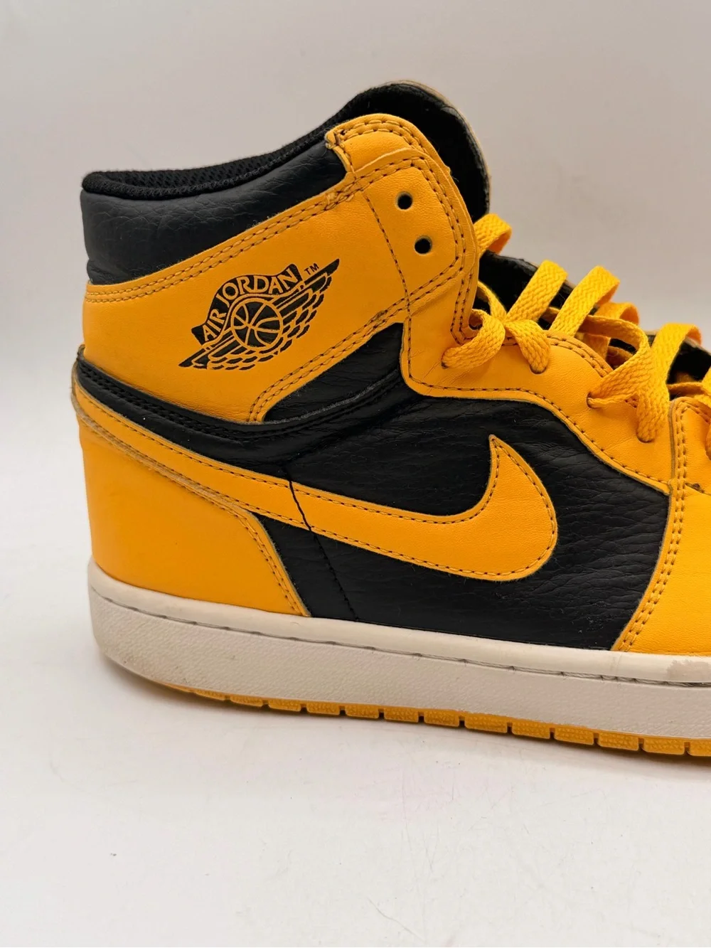 AIR JORDAN 1 RETRO HIGH OG POLLEN BLACK YELLOW MEN’S SIZE 9.5 555088-701